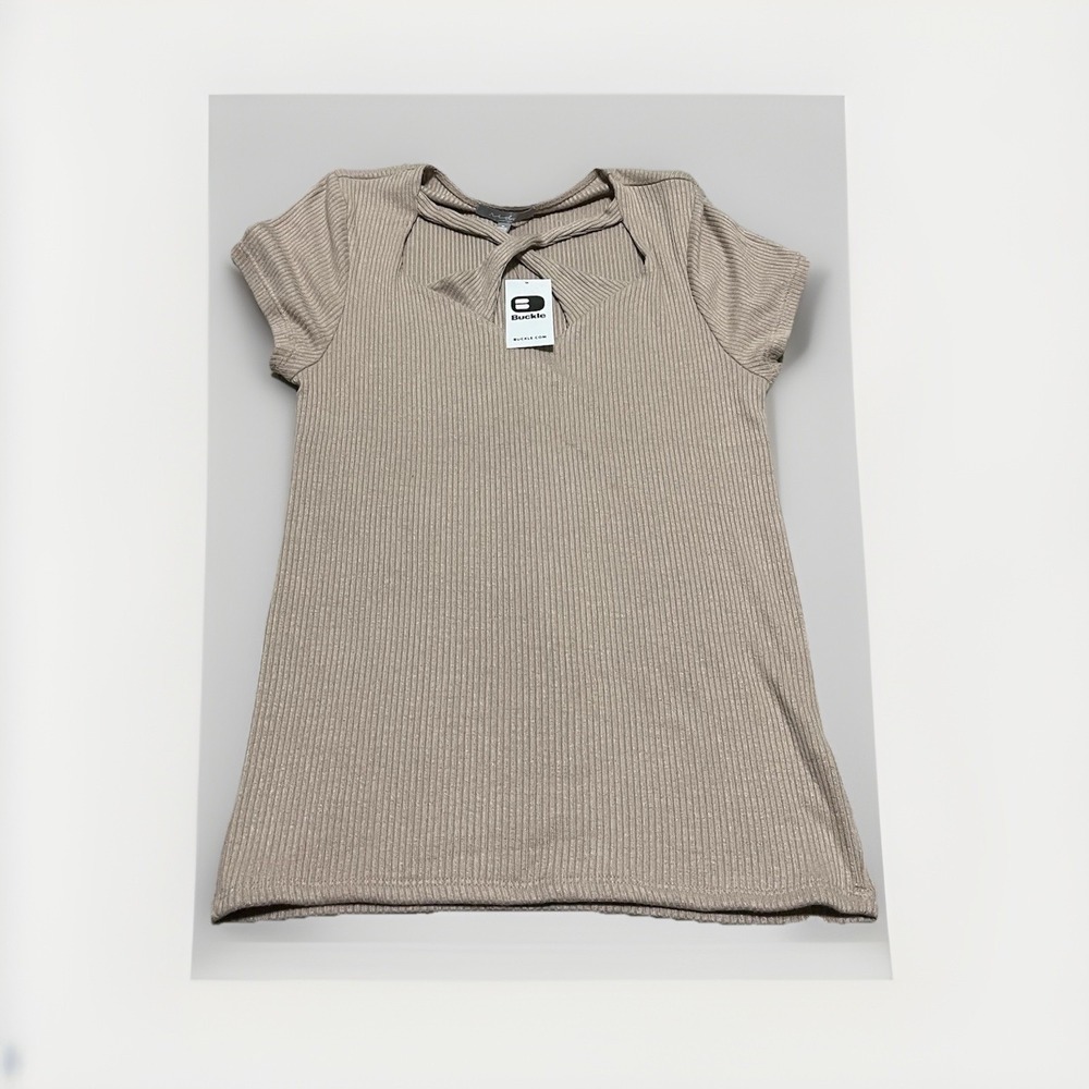 RED By BKE‎ Buckle Shirt Womens M Beige Taupe Ribbed Empire Fitted